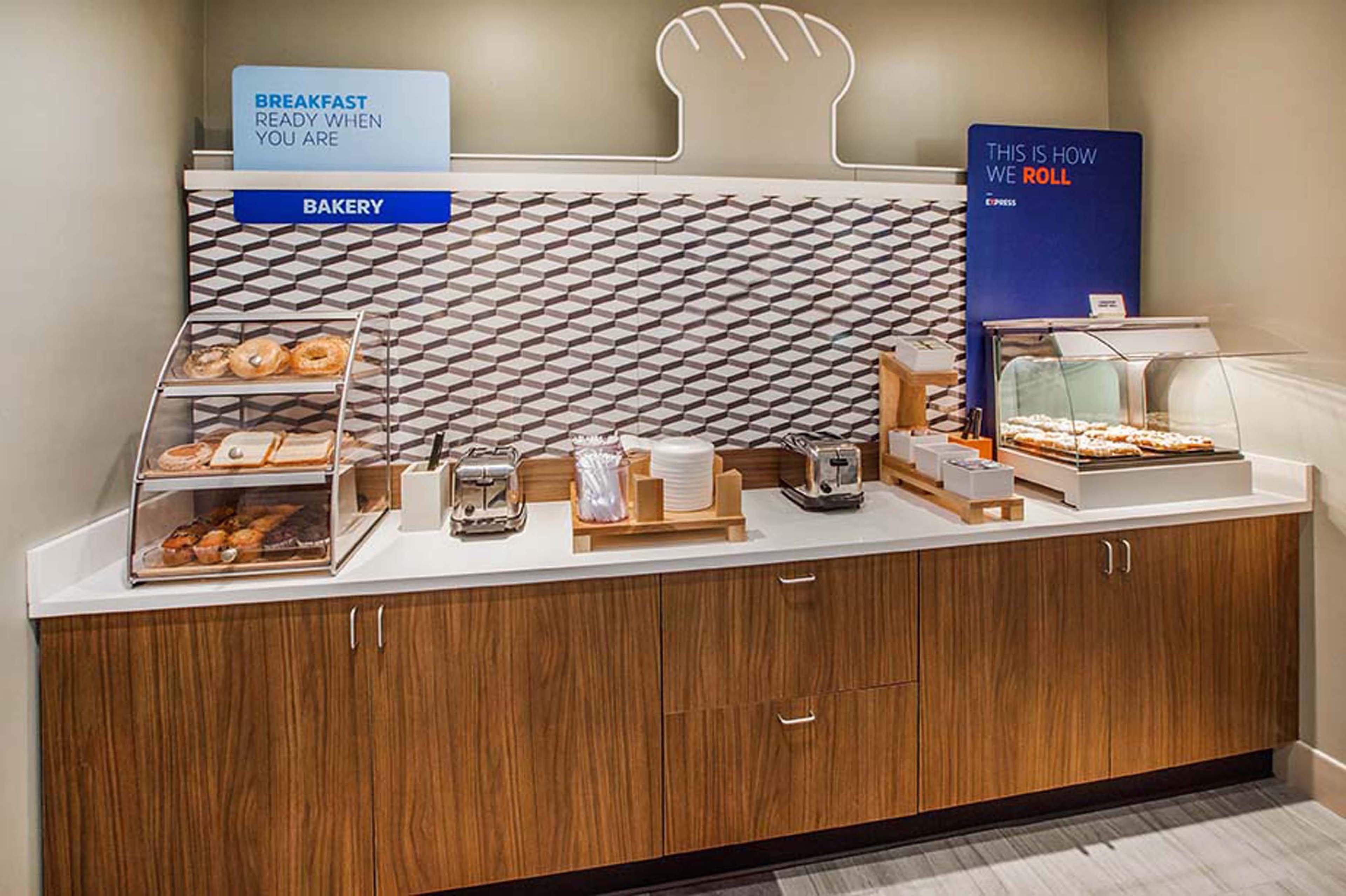 Express & - Area By Ihg Clemson