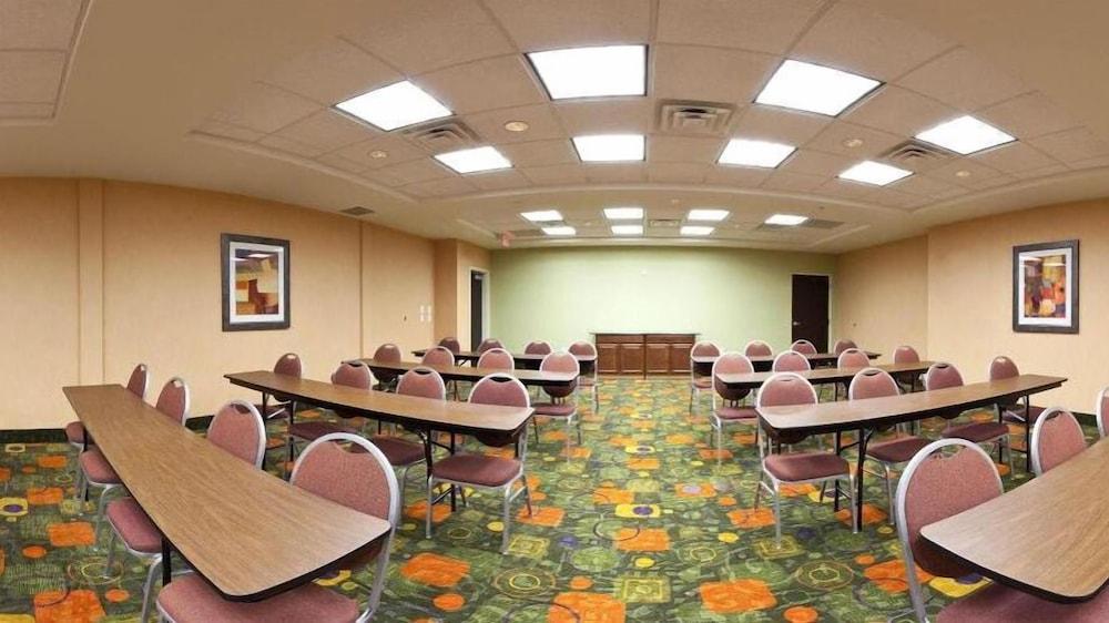 Hotel Express & - Area By Ihg 2*