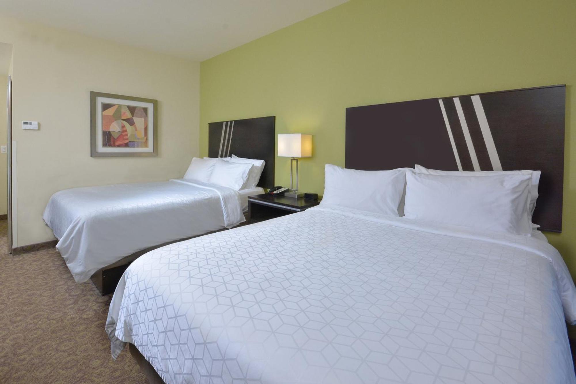 Express & - Area By Ihg