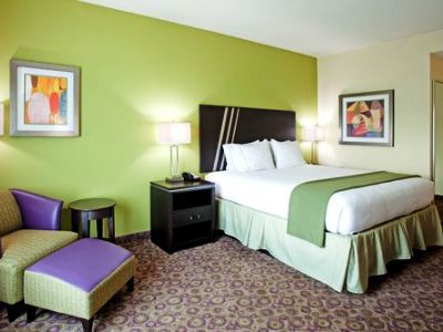Express & - Area By Ihg Hotel